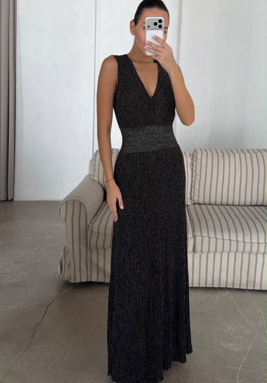 Alaïa Knit V-Neck Maxi Dress)