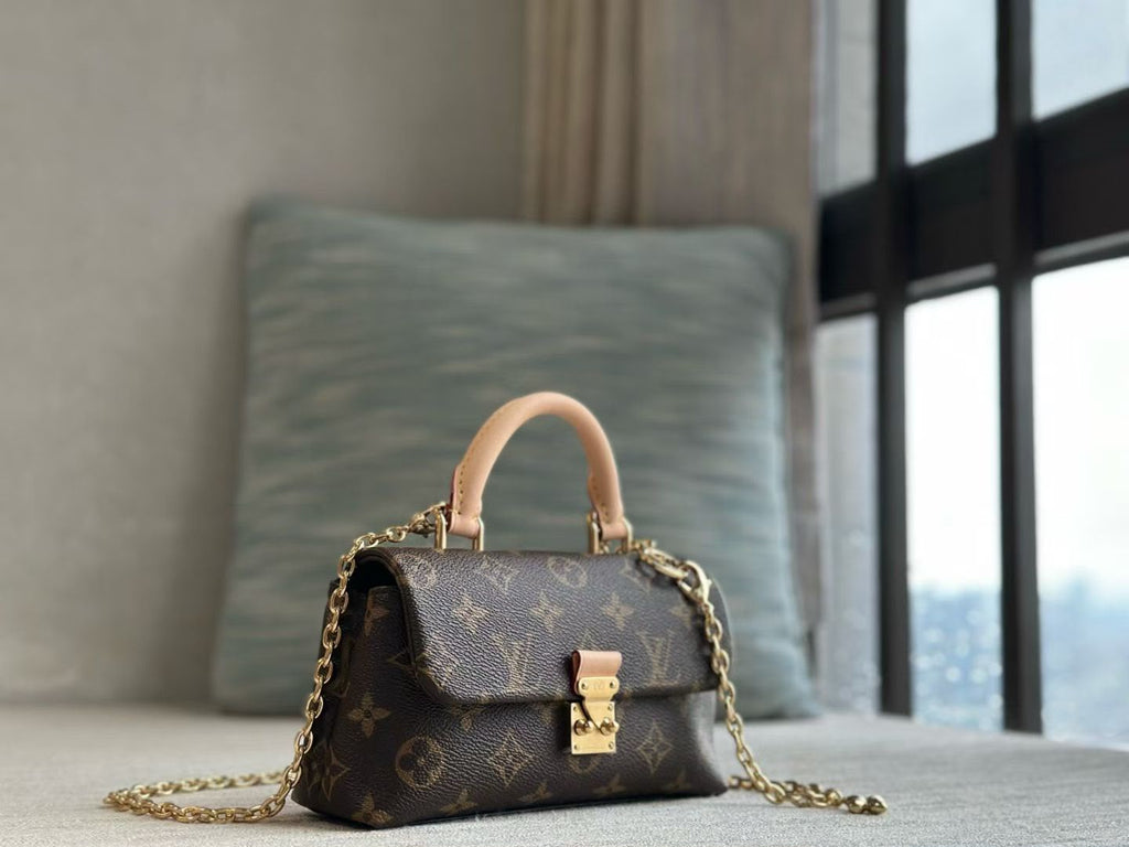 Louis Vuitton Nano Madeleine / 19 cm