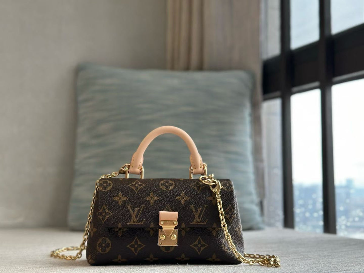 Louis Vuitton Nano Madeleine / 19 cm
