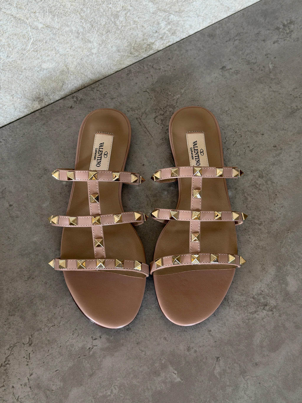 Valentino Garavani Rockstud Flat Sandal