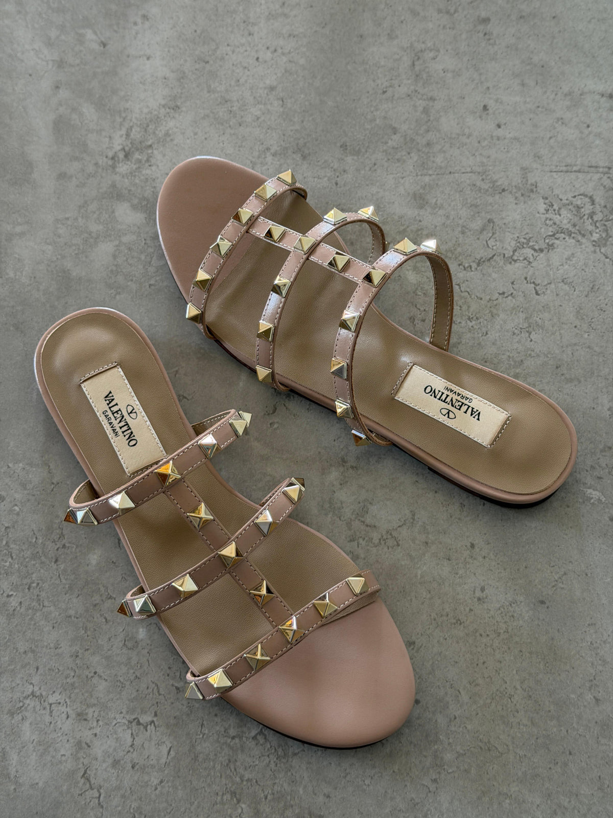 Valentino Garavani Rockstud Flat Sandal