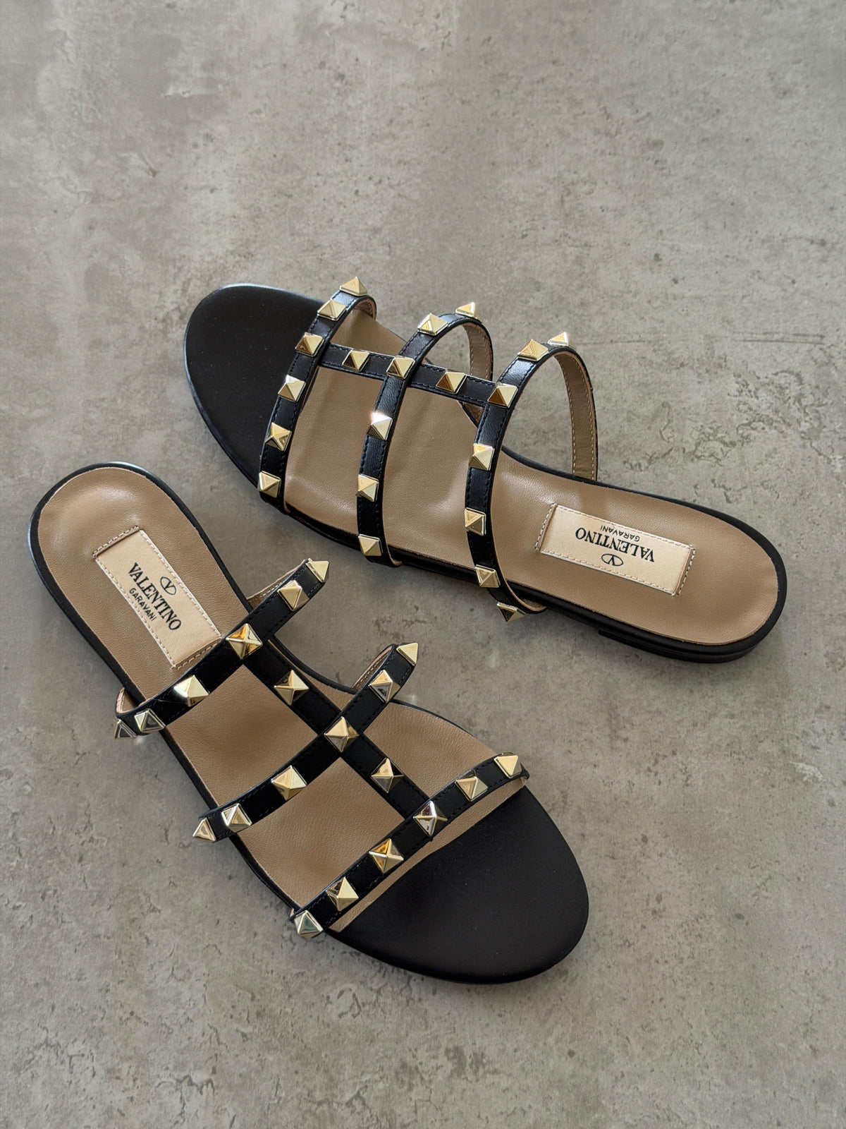 Valentino Garavani Rockstud Flat Sandal