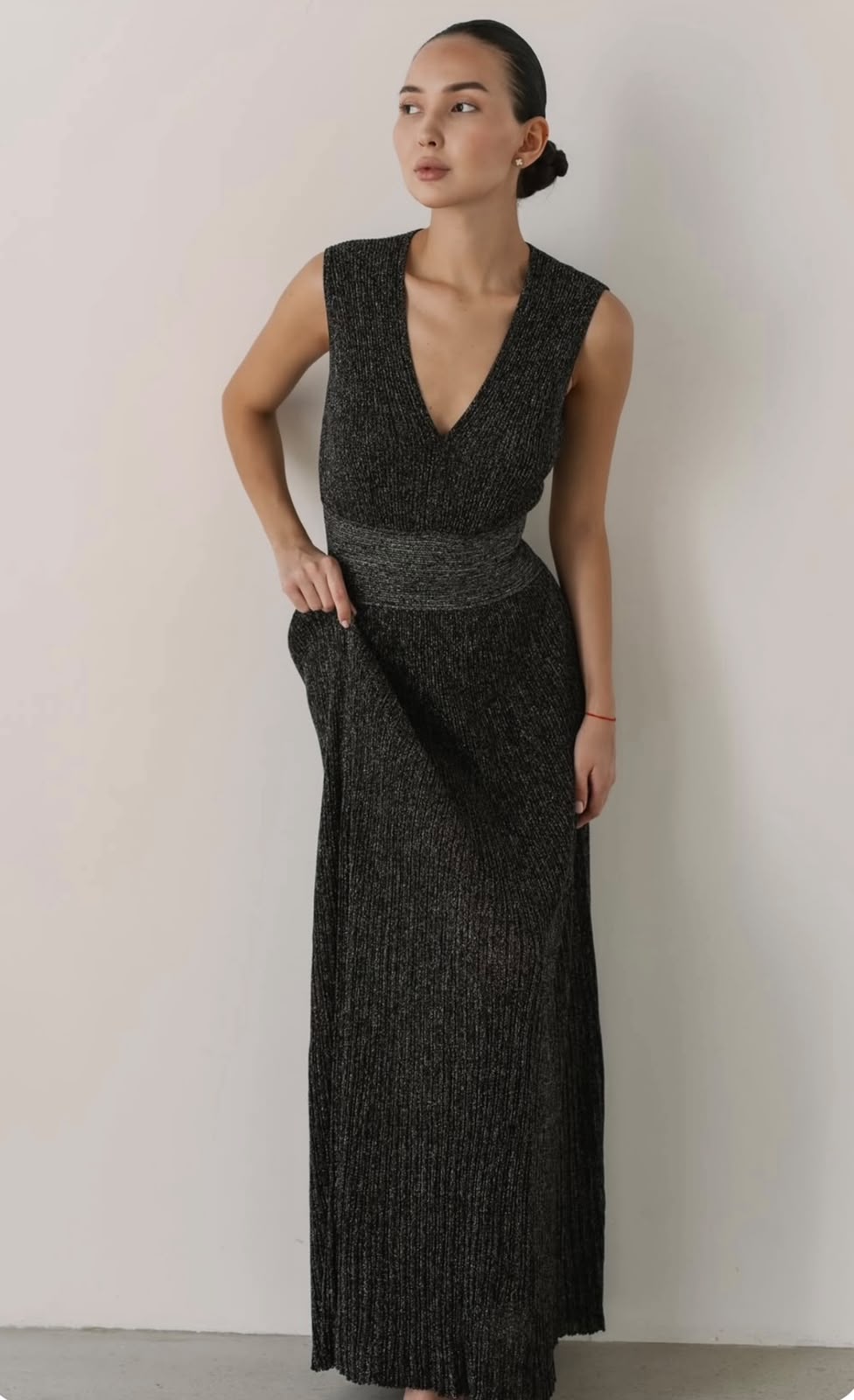 Alaïa Knit V-Neck Maxi Dress)