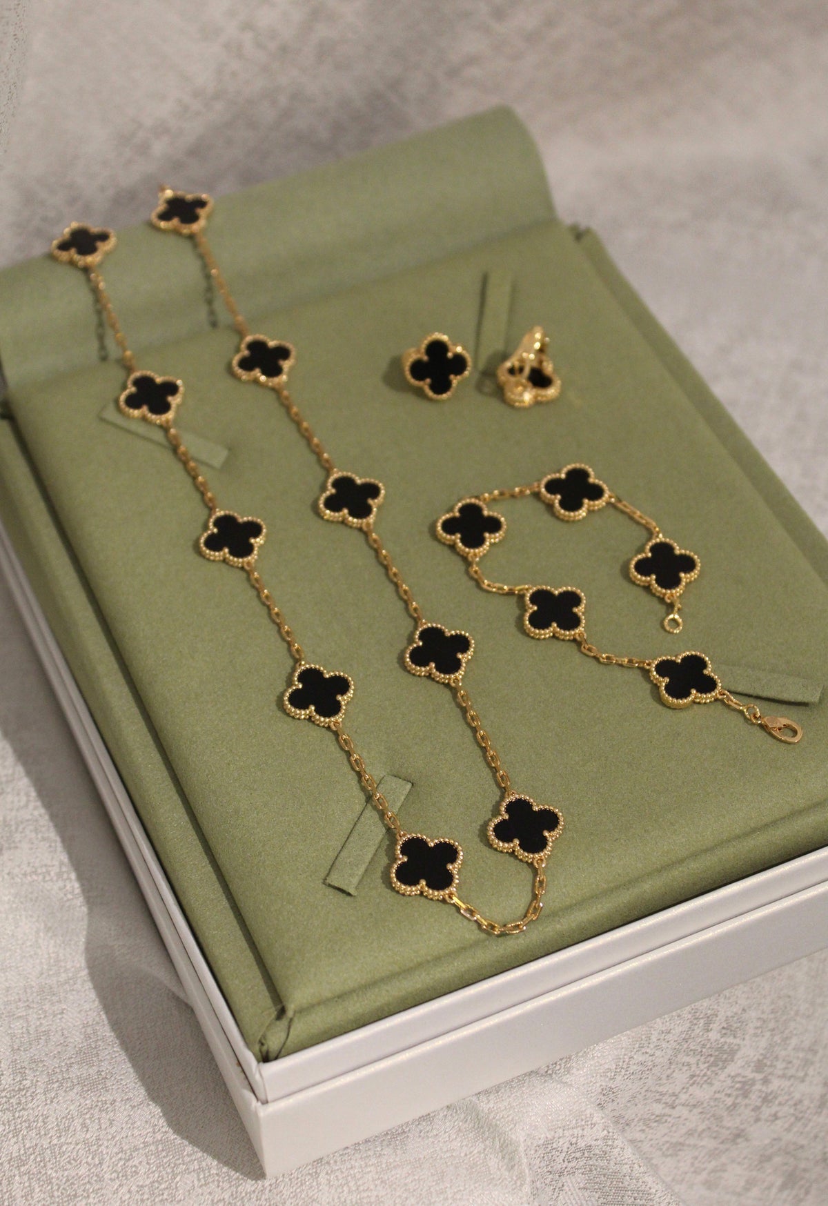 Van Cleef & Arpels Sweet Alhambra Set