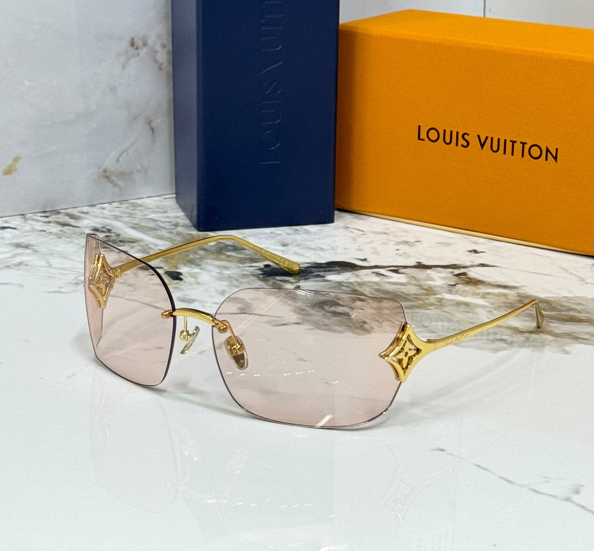 LOUIS VUITTON Sunglasses