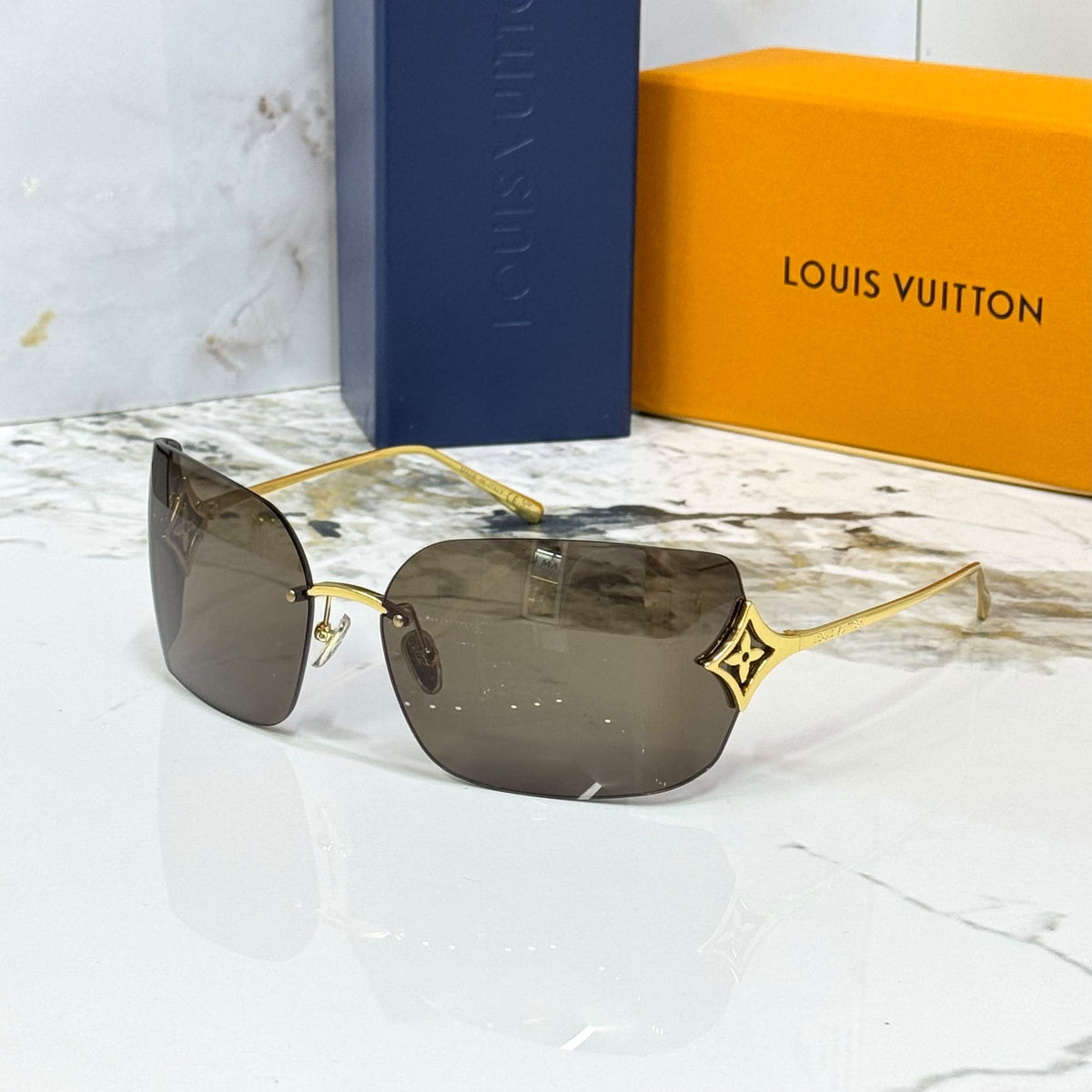 LOUIS VUITTON Sunglasses