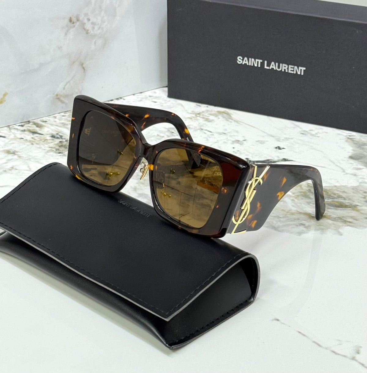 SAINT LAURENT Sunglasses
