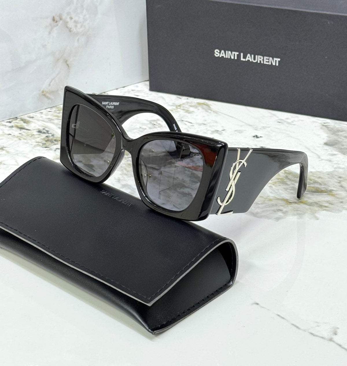 SAINT LAURENT Sunglasses