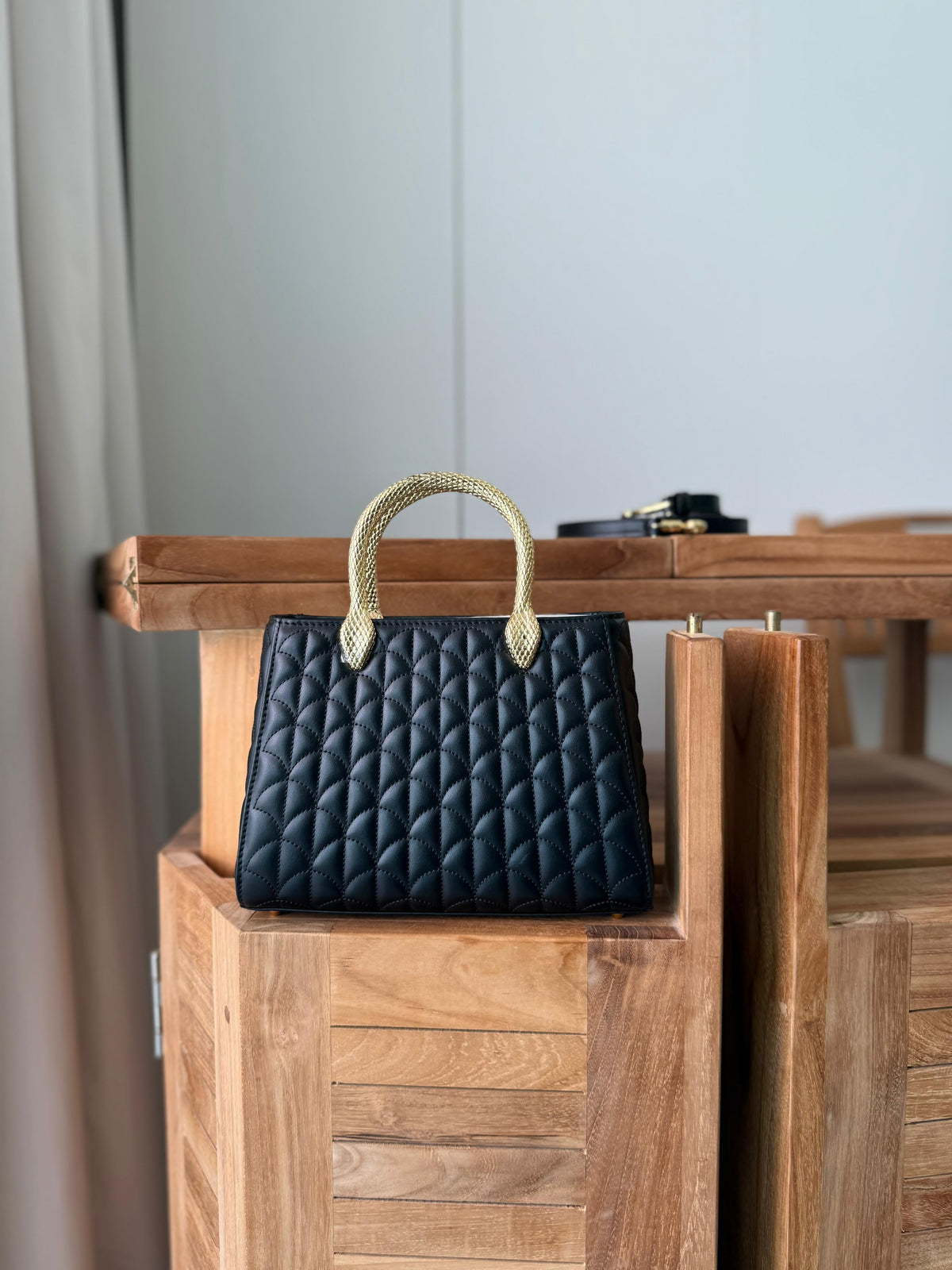 Bulgari Serpenti Forever Top Handle Bag)