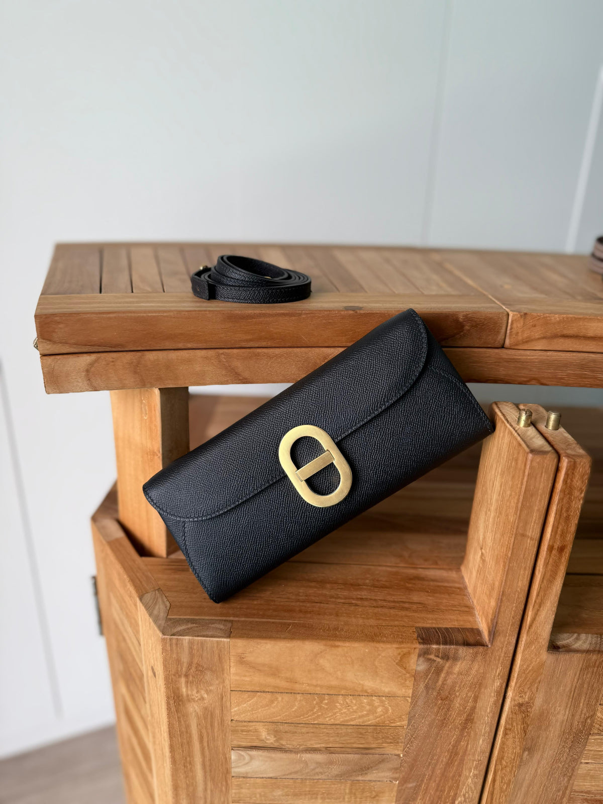 Dior 30 Montaigne To Go Wallet / Clutch.