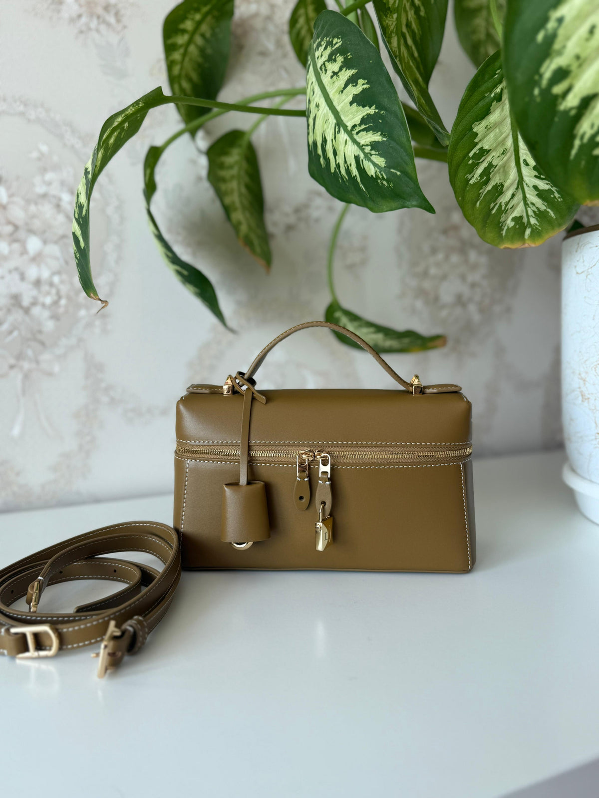 Loro Piana Extra Pocket L19 /  23CM