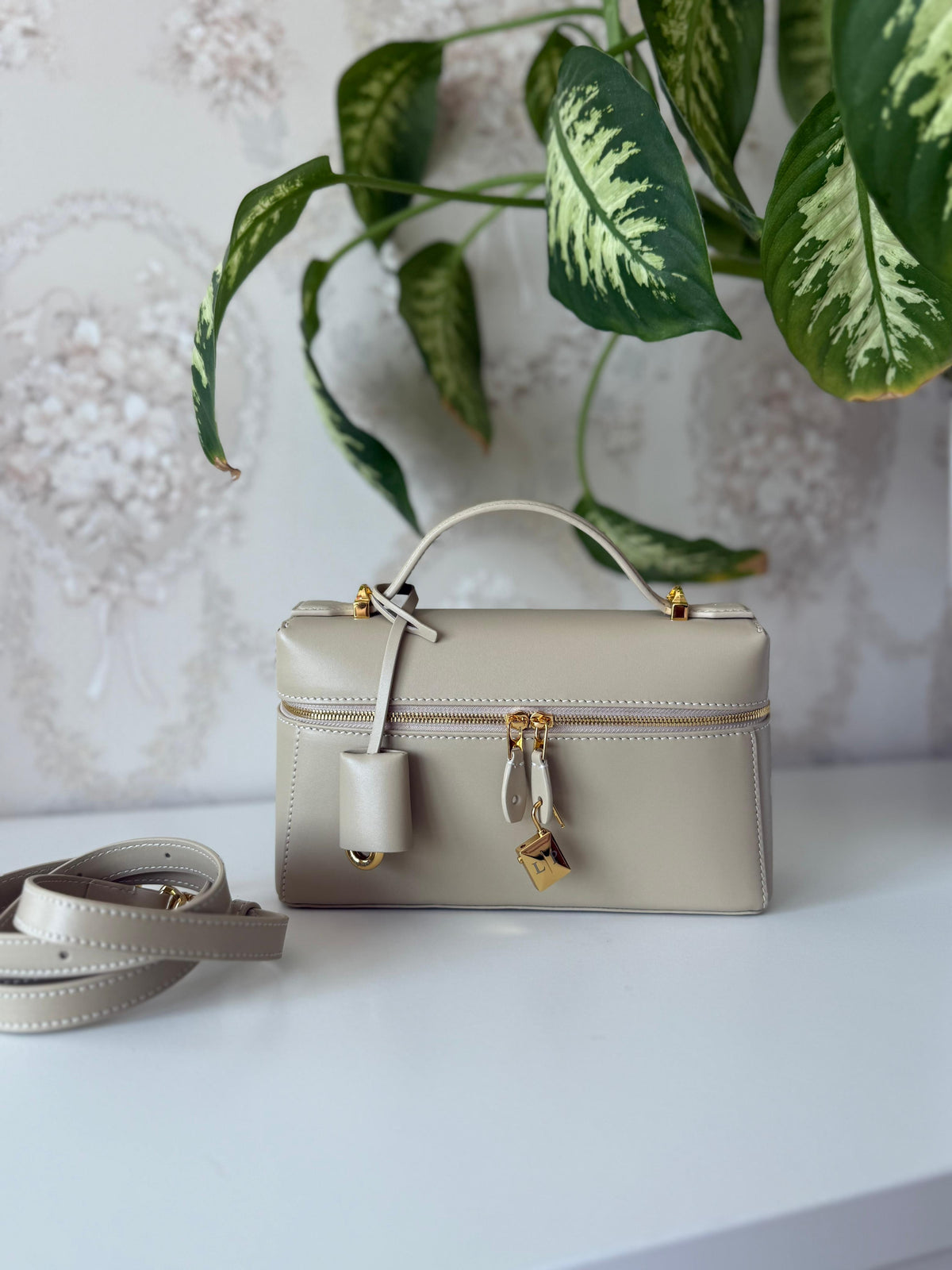 Loro Piana Extra Pocket L19 /  23CM