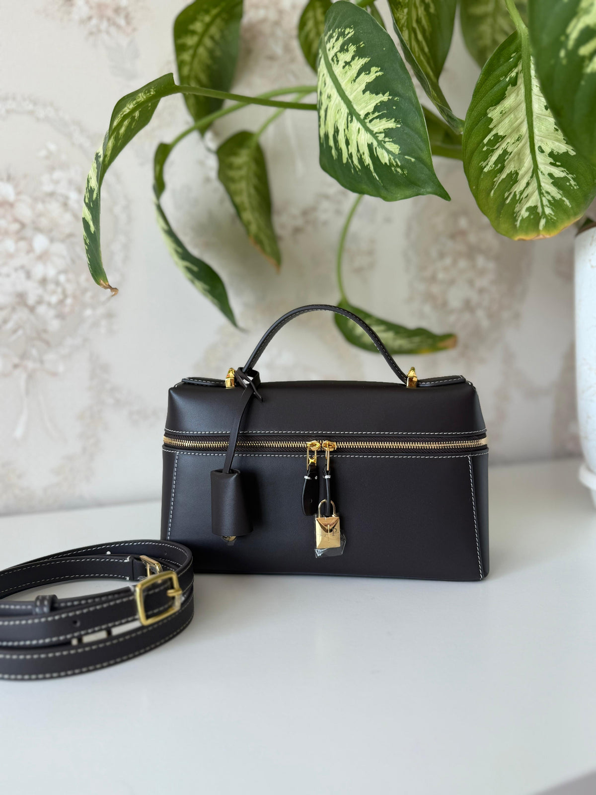 Loro Piana Extra Pocket L19 /  23CM