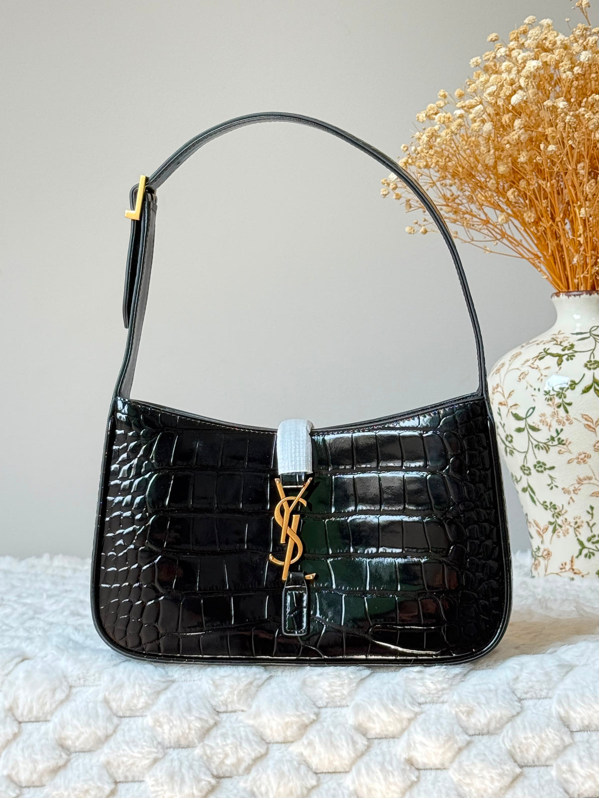 Saint Laurent Le 5 à 7  / 24 CM