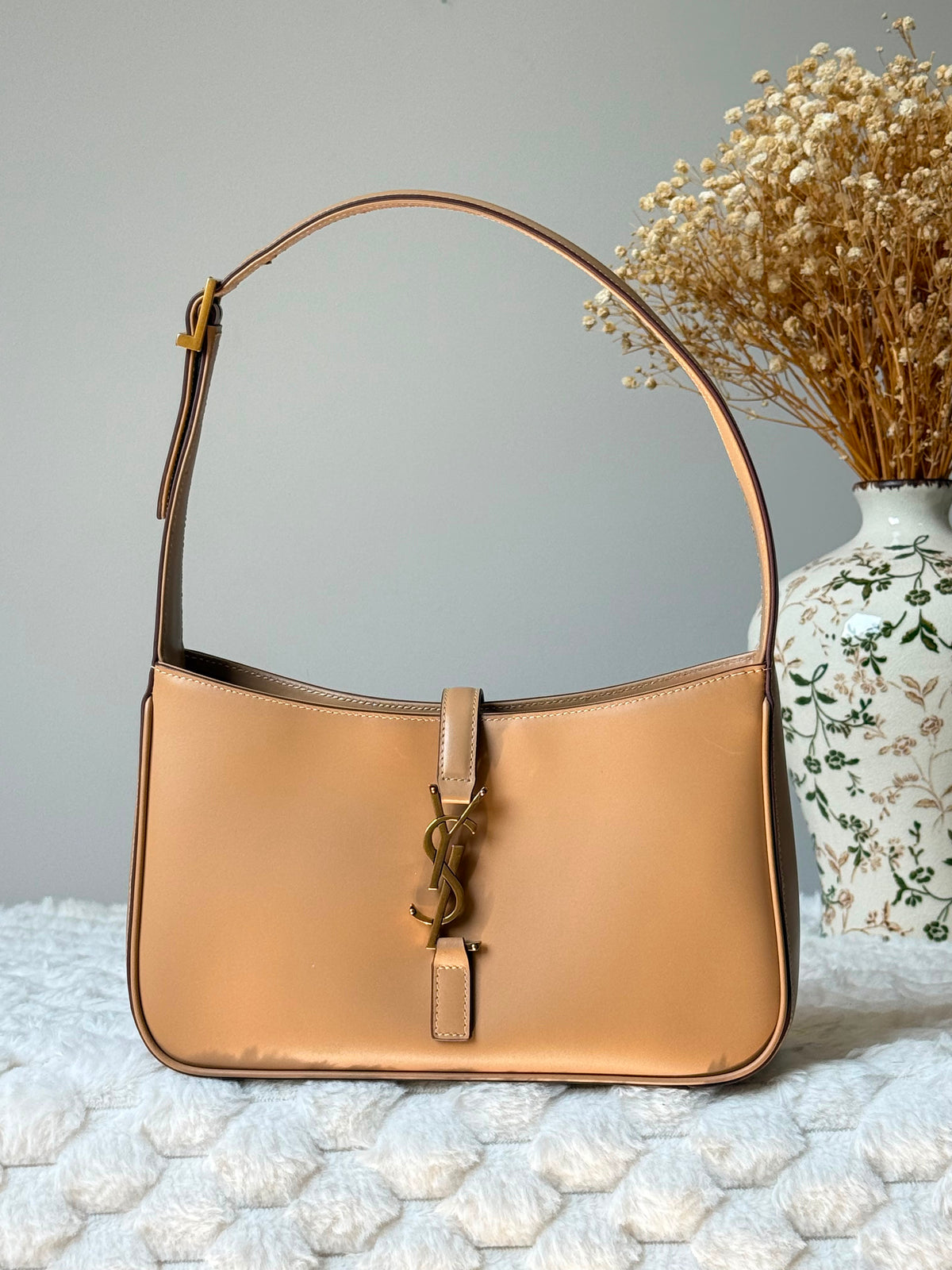 Saint Laurent Le 5 à 7  / 24 CM