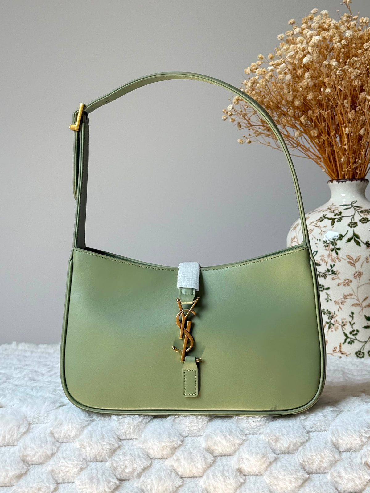 Saint Laurent Le 5 à 7  / 24 CM