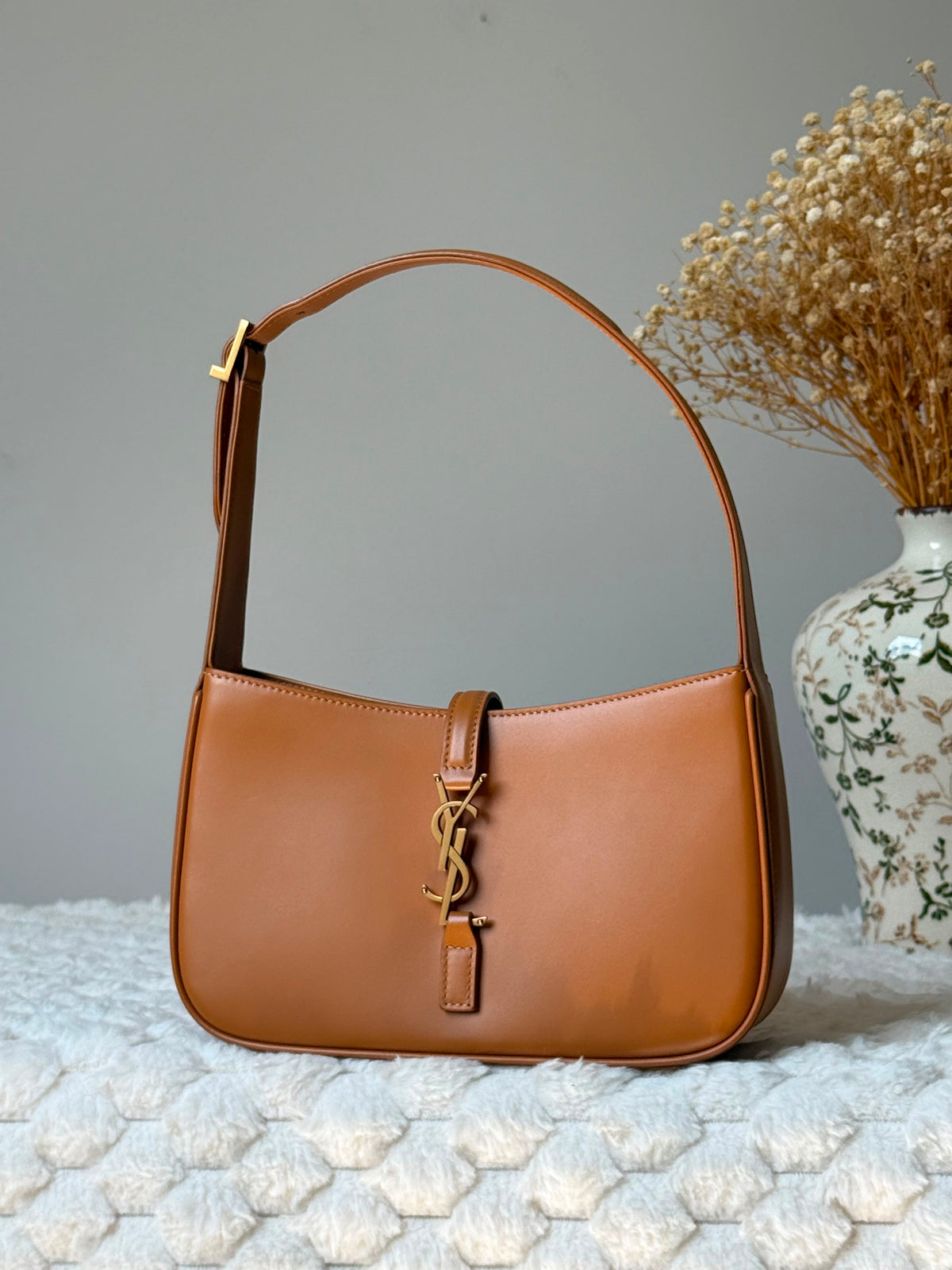 Saint Laurent Le 5 à 7  / 24 CM