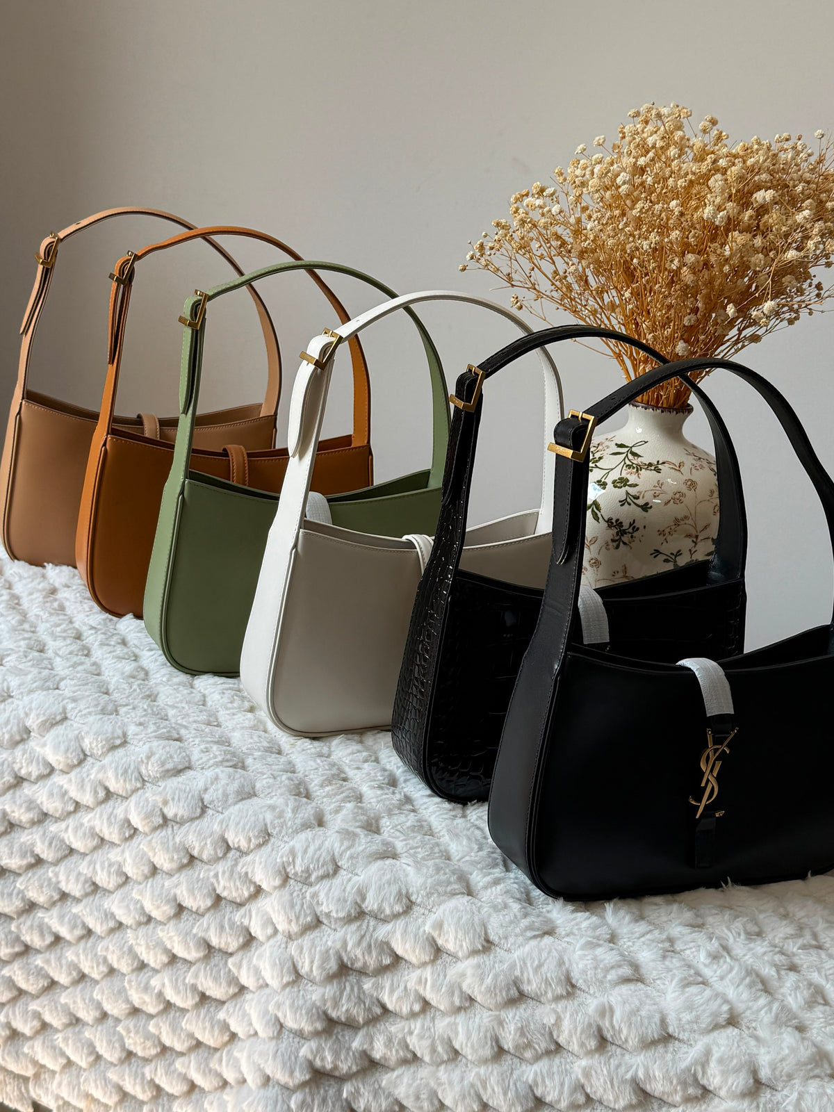 Saint Laurent Le 5 à 7  / 24 CM