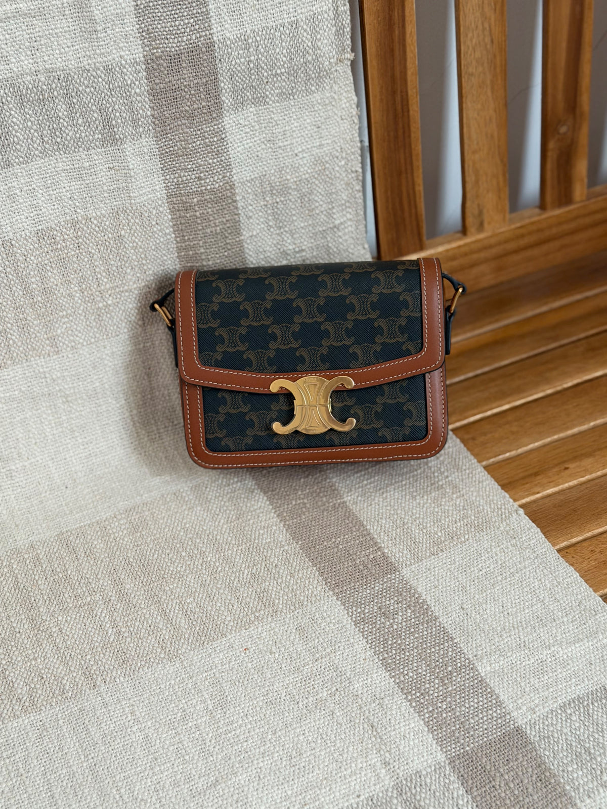 Celine Triomphe Bag in Smooth Calfskin / 18 CM