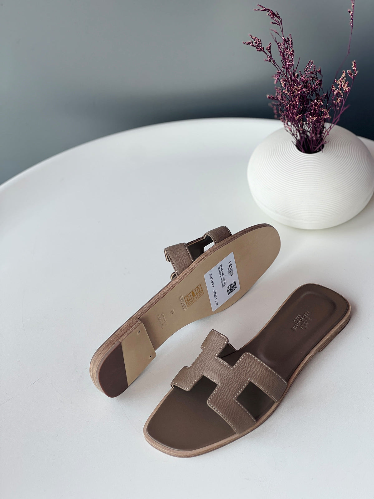 Hermès Oran Leather Flat Sandals