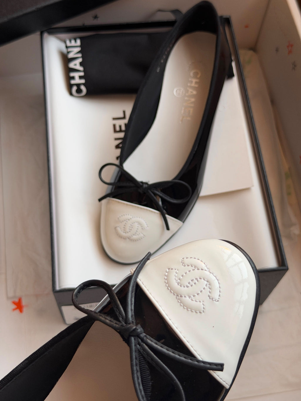 Chanel Patent Calfskin Two-Tone Ballet Flats with CC Logo