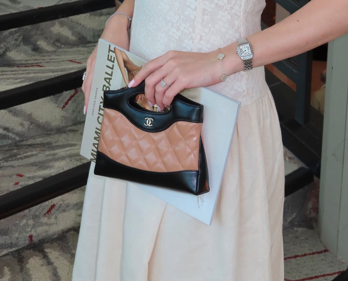 CHANEL Quilted Cutout-Handle Chain Bag