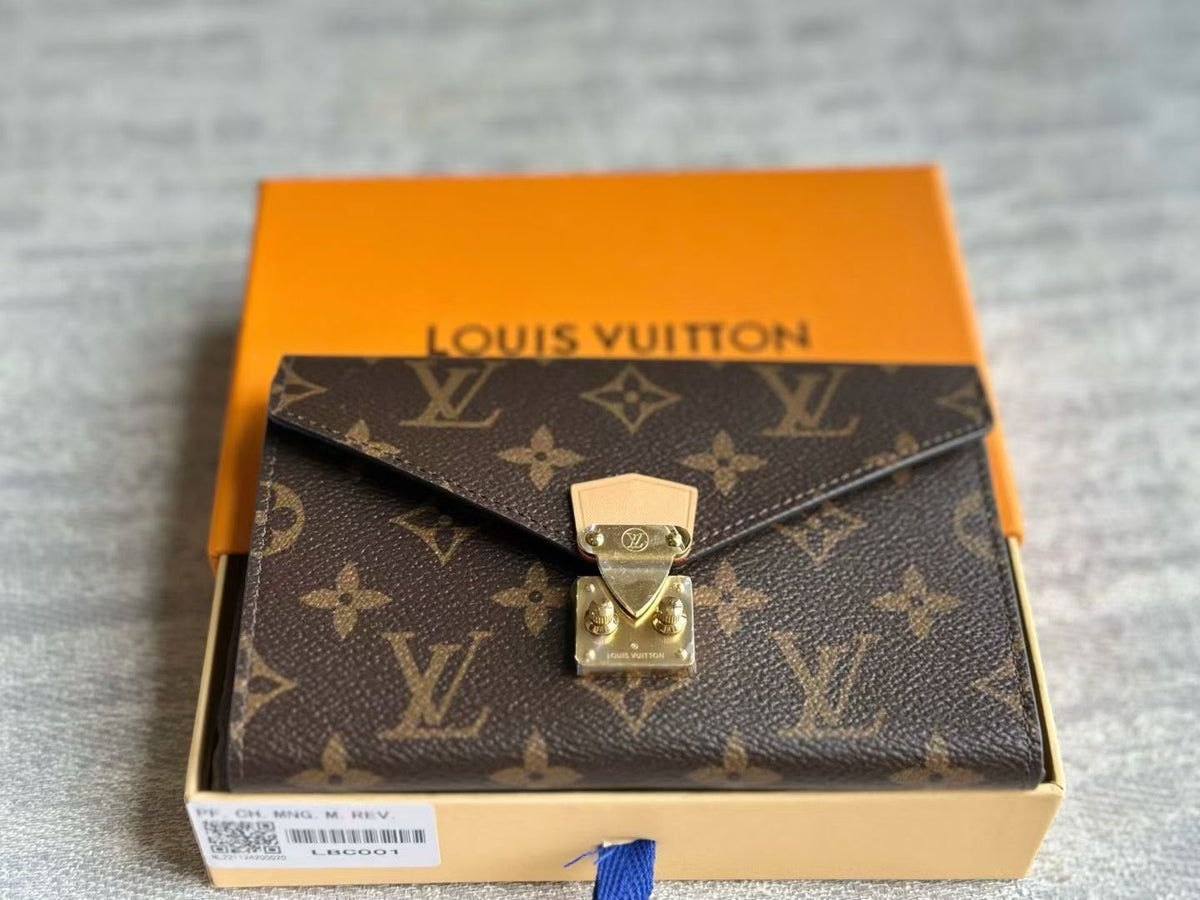Louis Vuitton Lip and Eye Brush Set / 17 cm