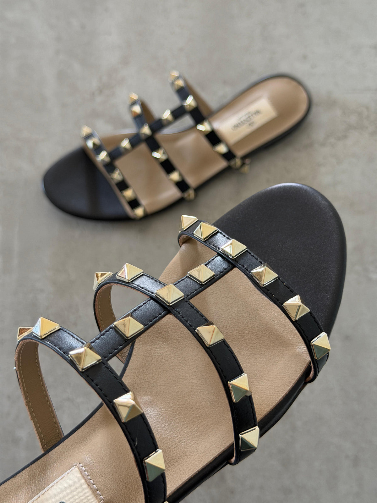 Valentino Garavani Rockstud Flat Sandal