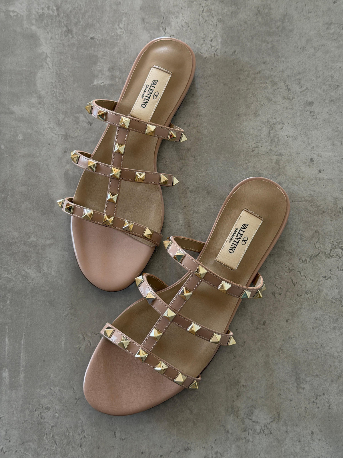 Valentino Garavani Rockstud Flat Sandal