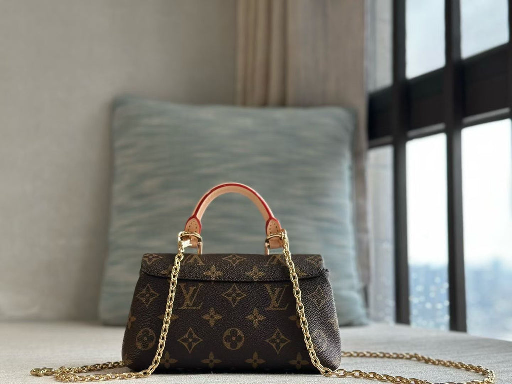 Louis Vuitton Nano Madeleine / 19 cm