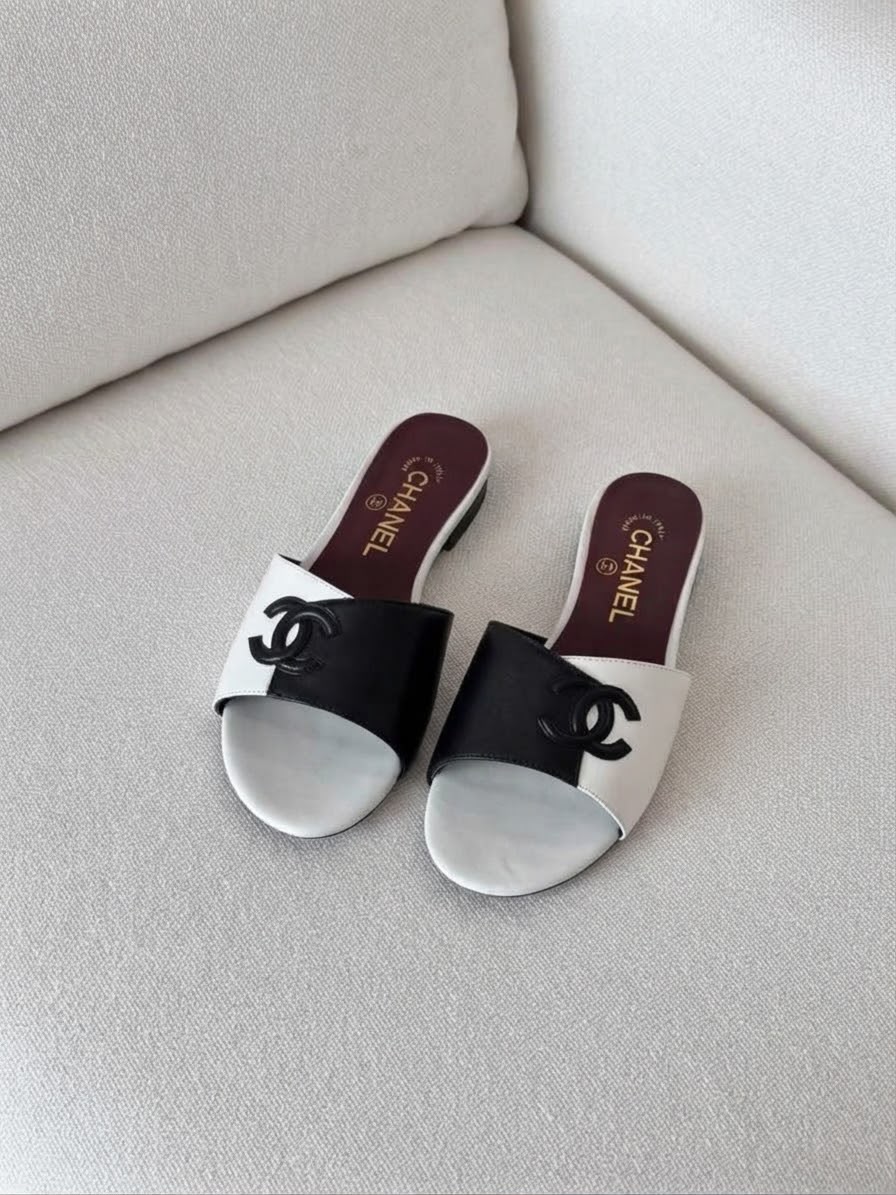 Chanel Two-Tone Leather CC Logo Flat Sandals