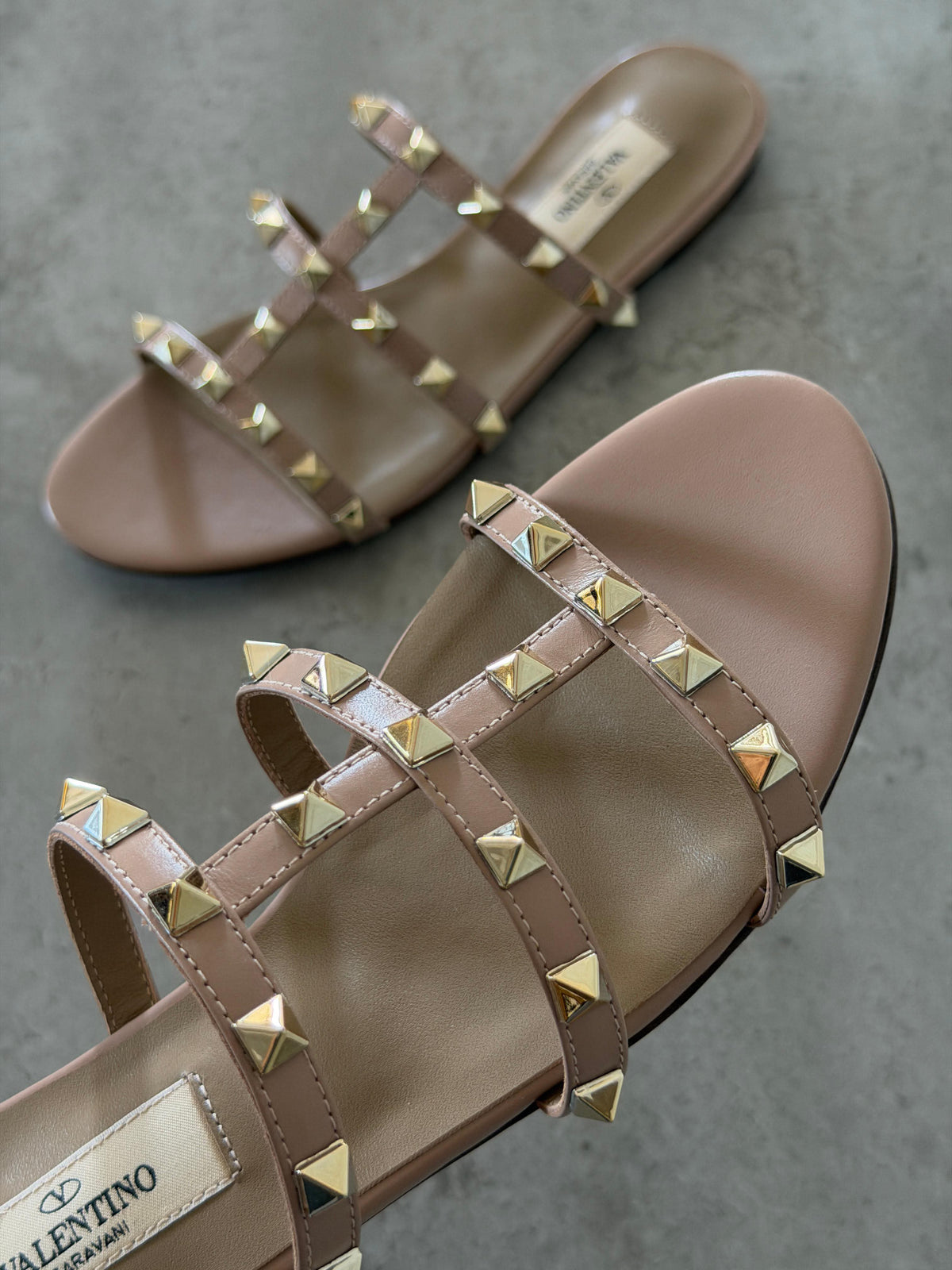 Valentino Garavani Rockstud Flat Sandal