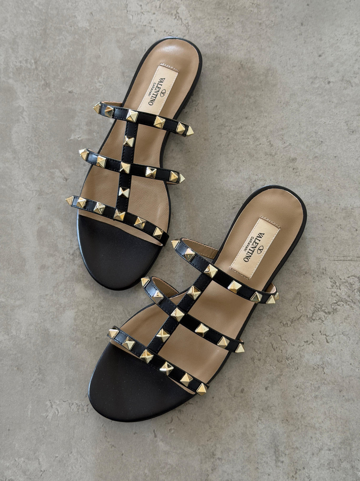 Valentino Garavani Rockstud Flat Sandal