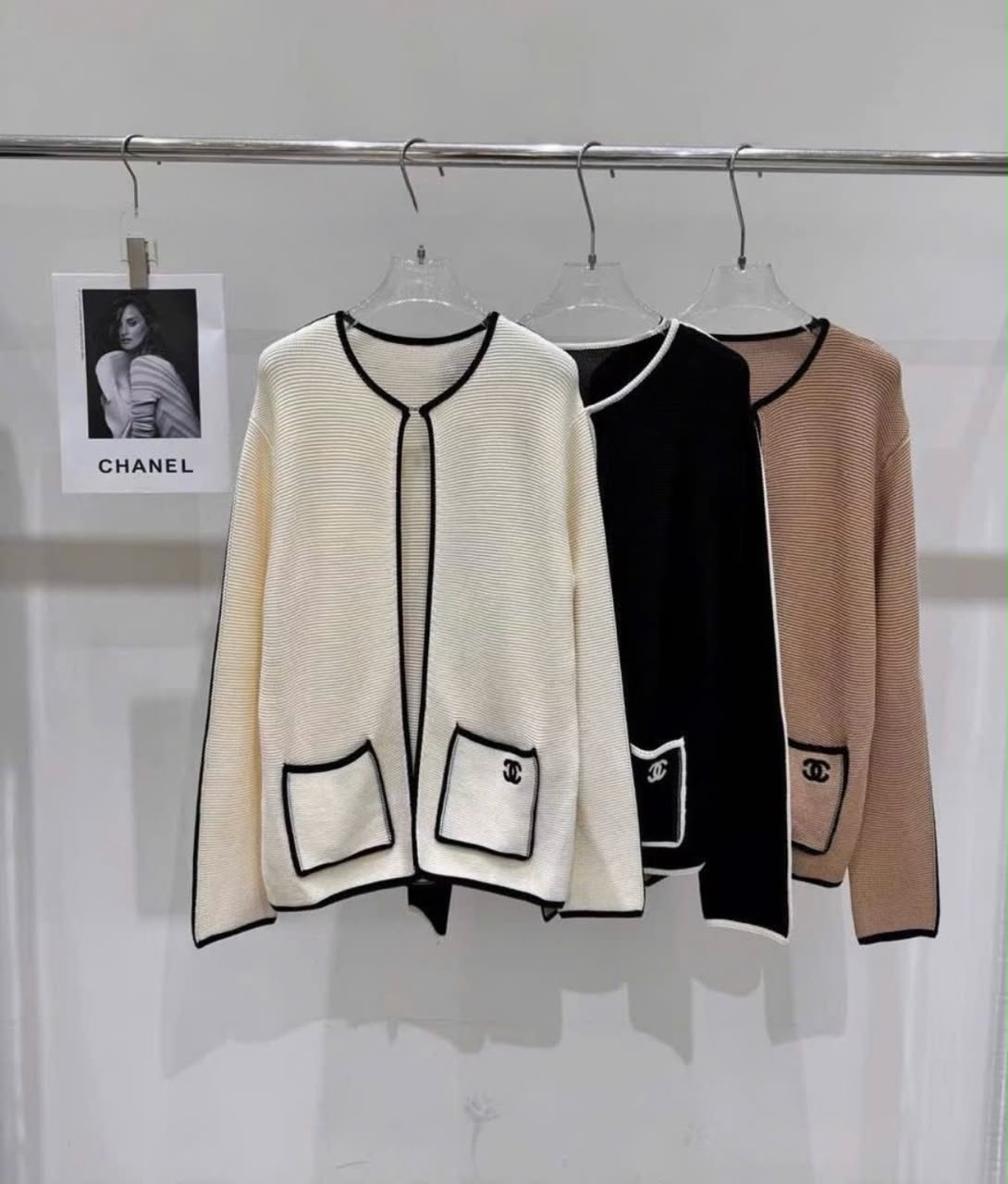 CHANEL Contrast-Edge Pocket Cardigan